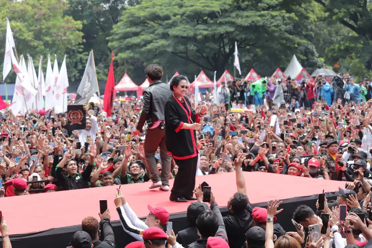 Asiknya Megawati Joget...