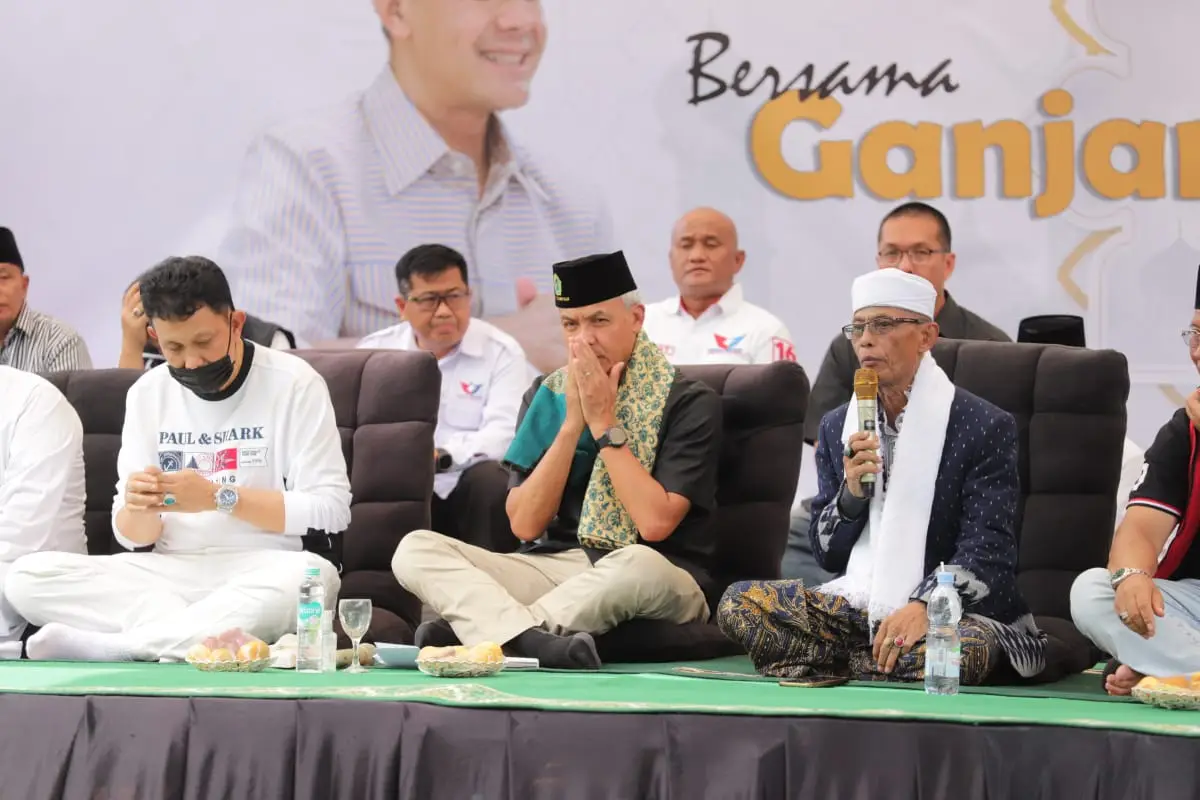 Ganjar Pranowo Hadiri...