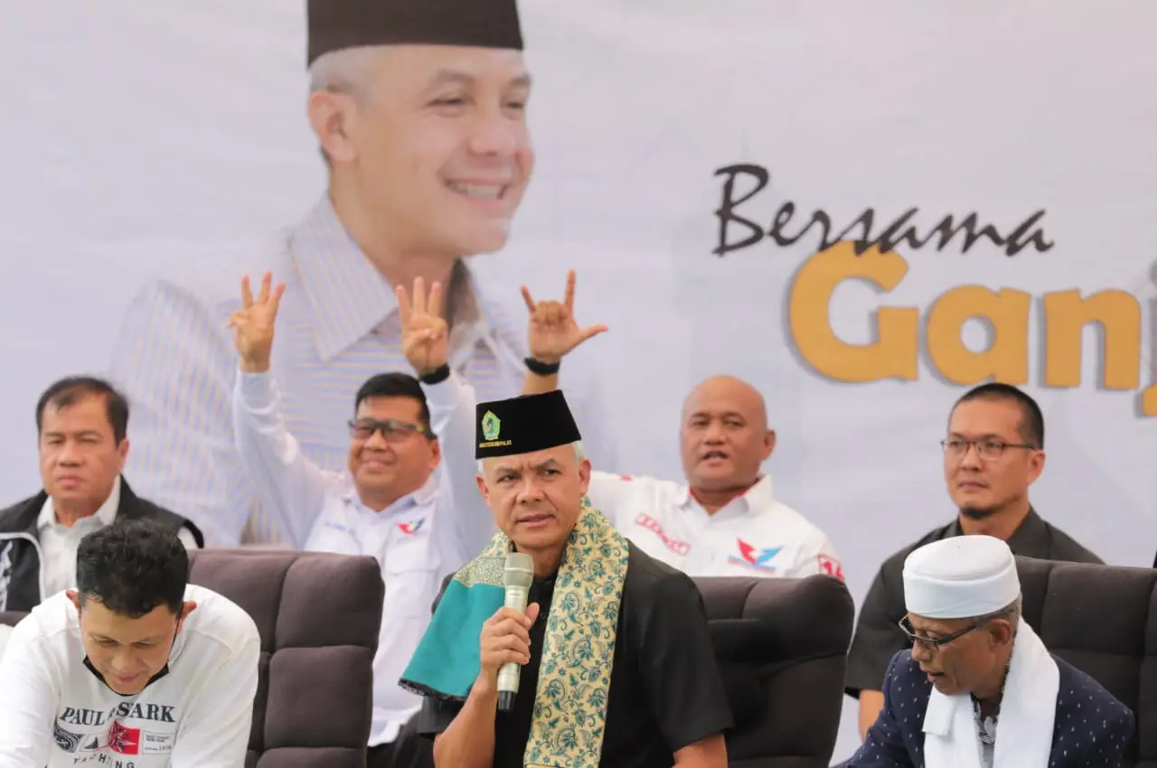 Ganjar Pranowo Hadiri...