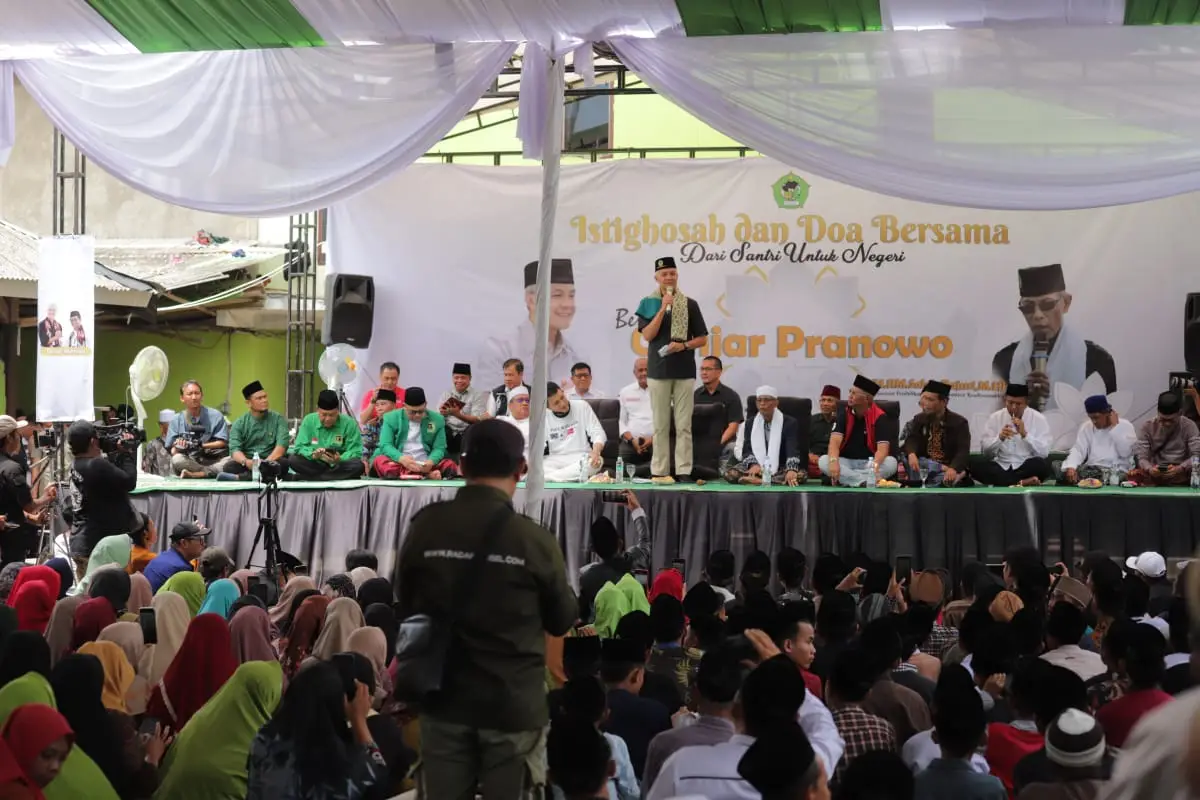 Ganjar Pranowo Hadiri...
