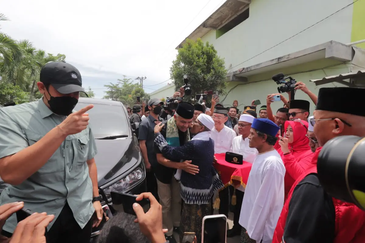 Ganjar Pranowo Hadiri...