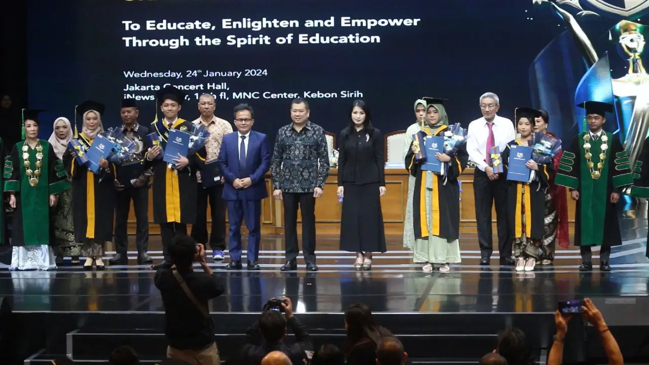 Hadiri Wisuda MNC University,...