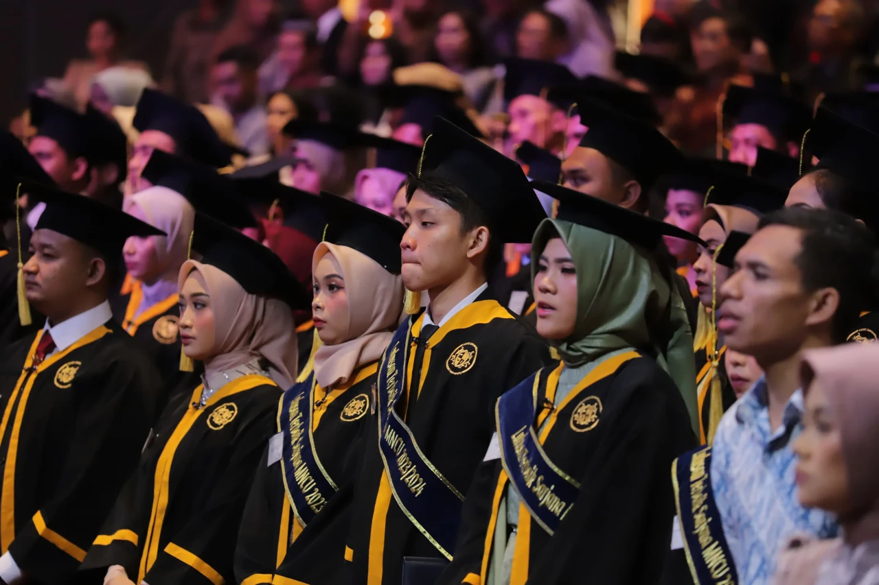 Hadiri Wisuda MNC University,...