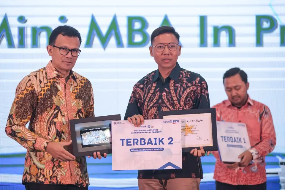 BTN Gelar Wisuda Mini...