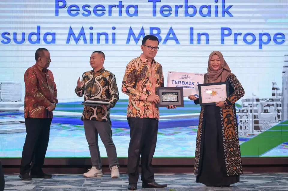 BTN Gelar Wisuda Mini...
