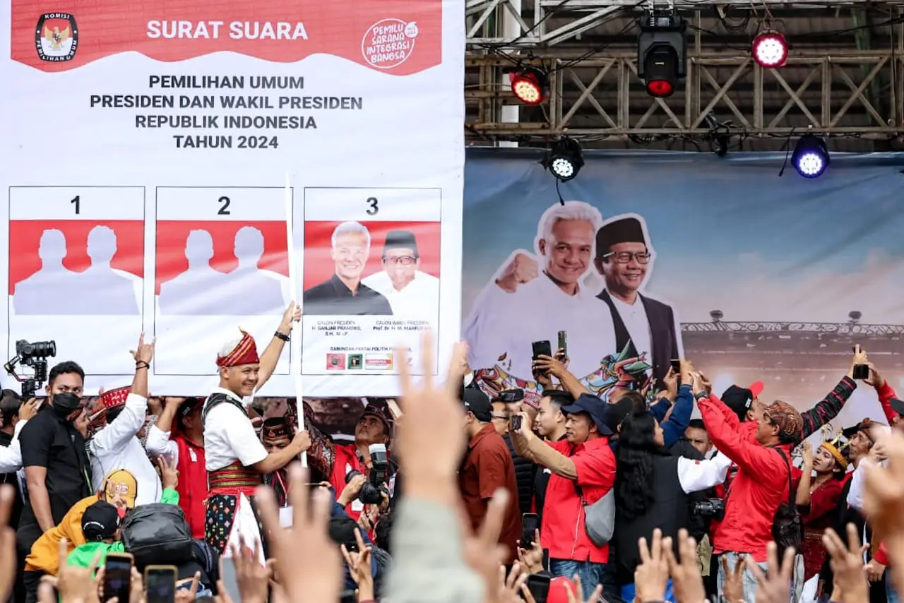 Momen Puluhan Ribu Pendukung...