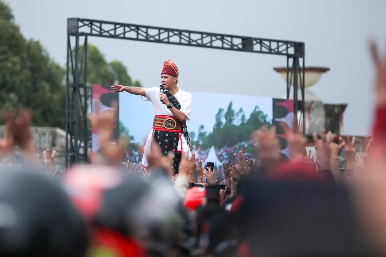 Momen Puluhan Ribu Pendukung...