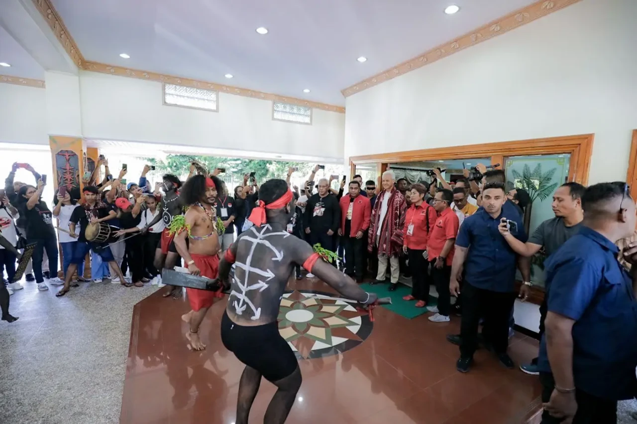 Warga Ambon Sambut Ganjar...