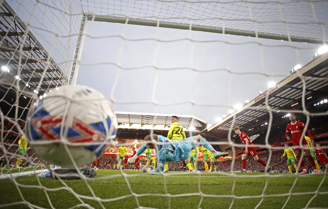 Sikat Norwich City 5-2,...