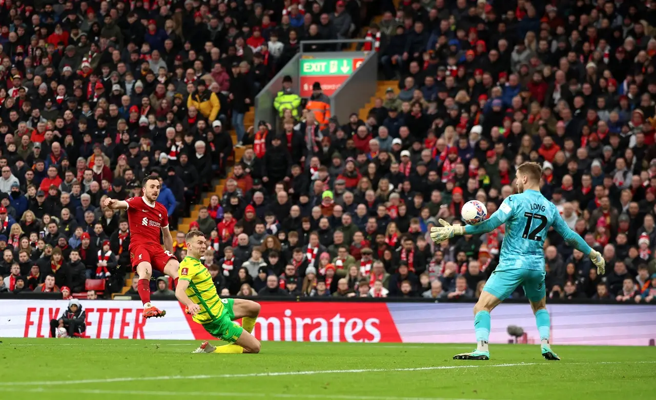 Sikat Norwich City 5-2,...