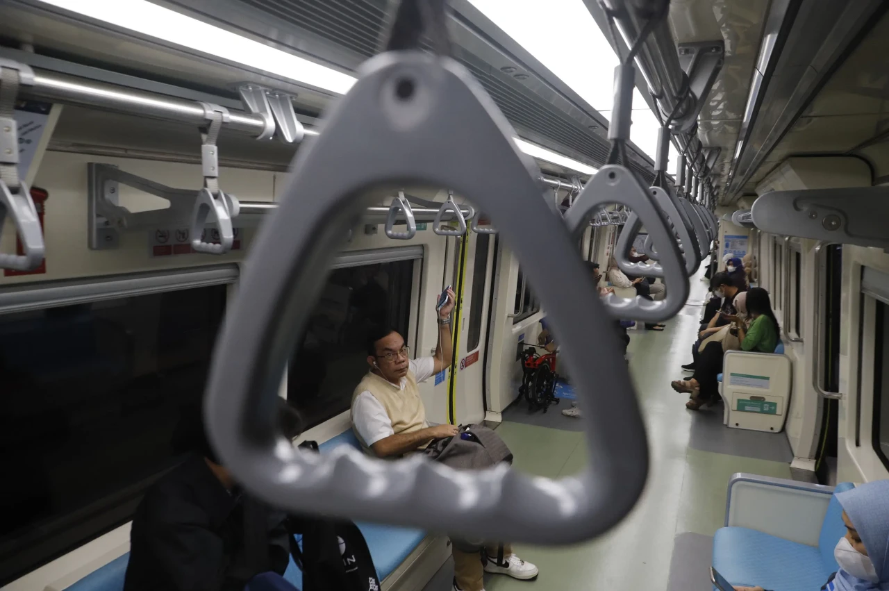 LRT Jabodebek Resmi...
