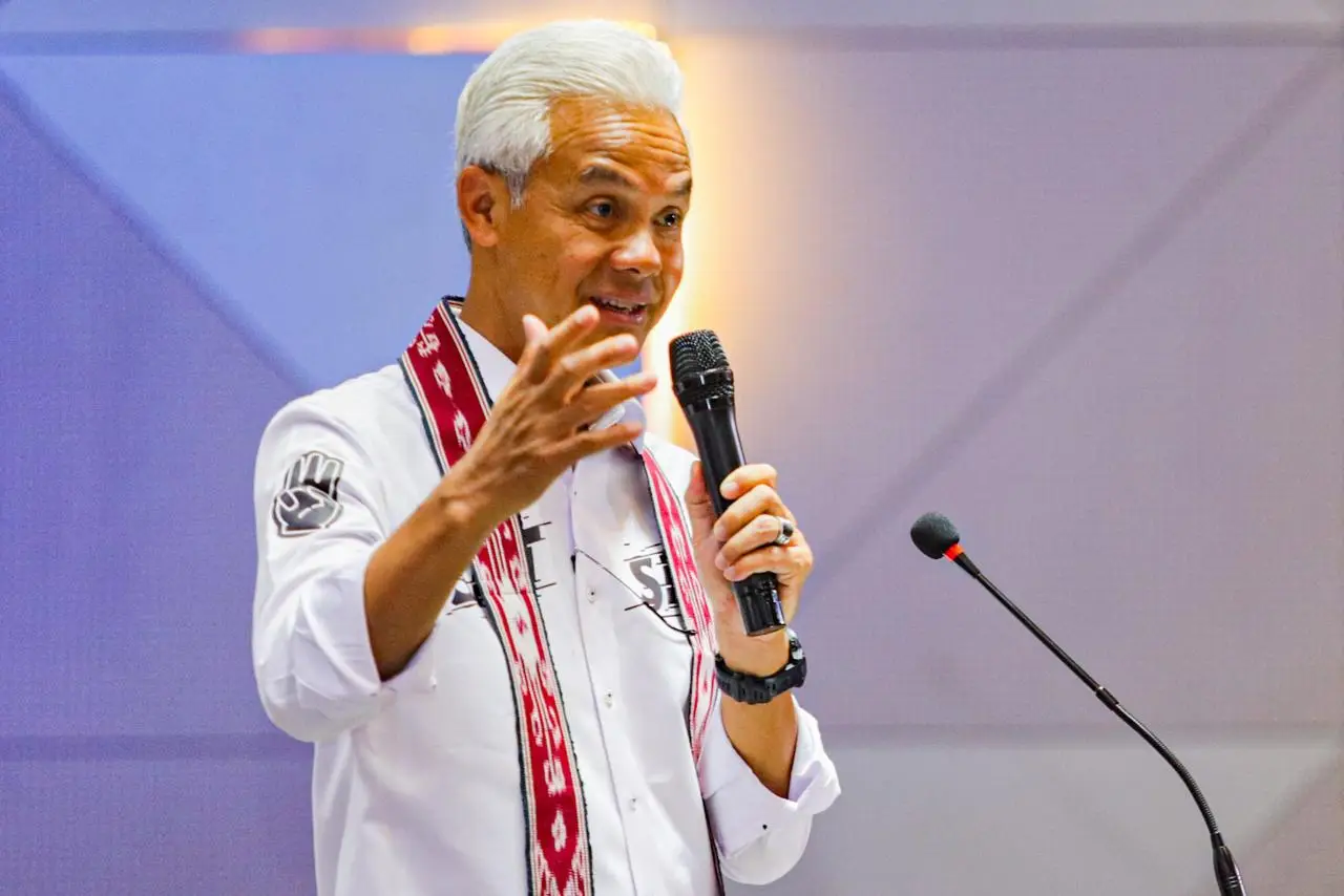 Ganjar Pranowo Hadiri...