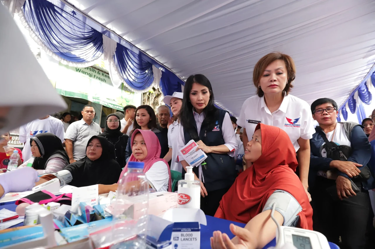 Warga Kebon Jeruk Antusias...