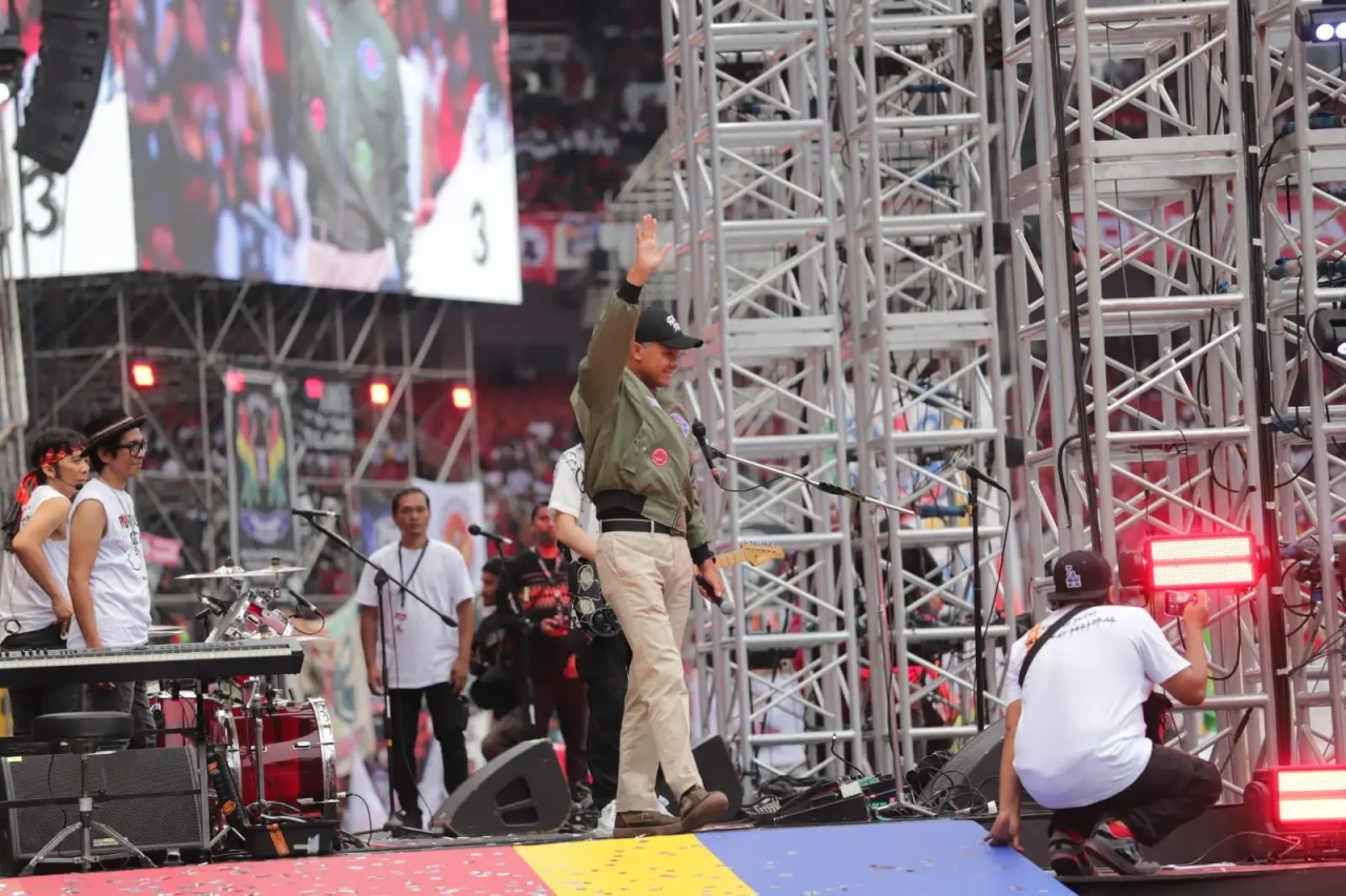 Hadiri Konser Salam...