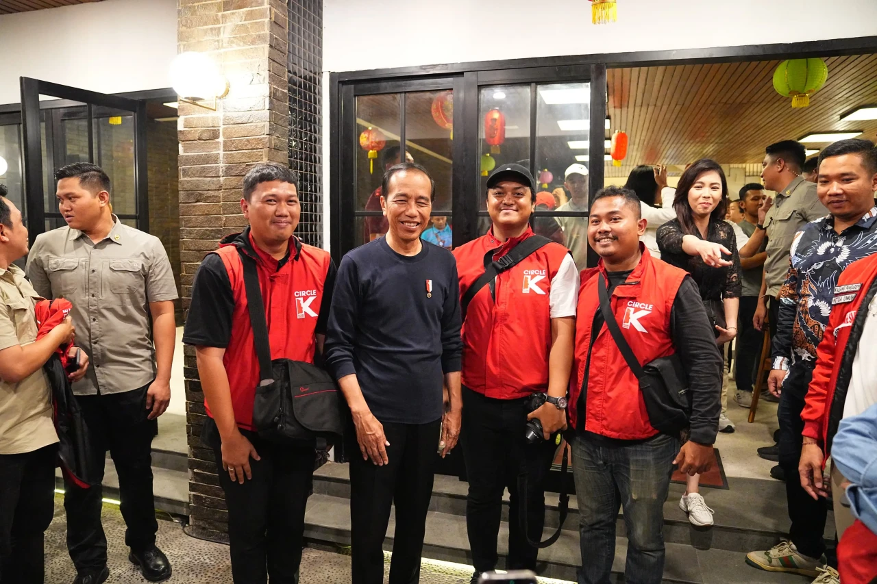 Momen Jokowi Malem Mingguan...