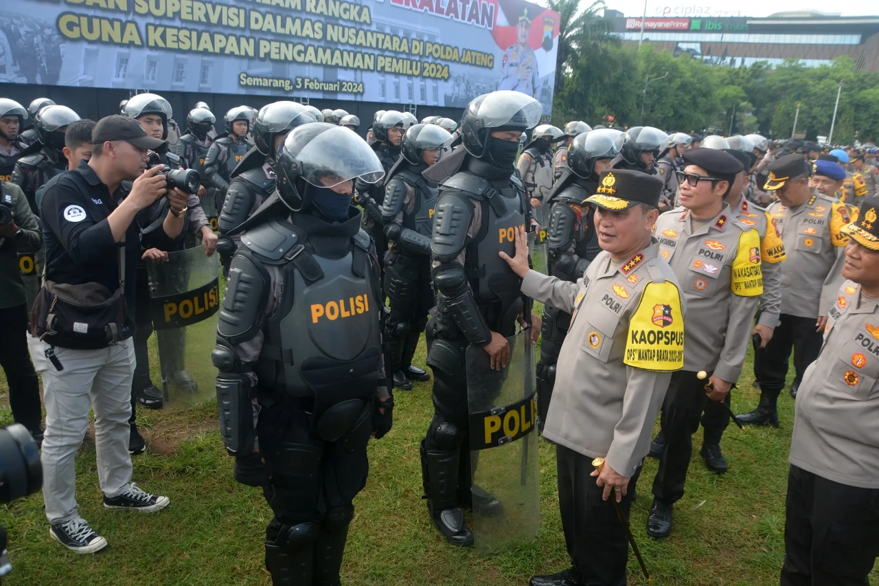 Kabaharkam Polri Cek...
