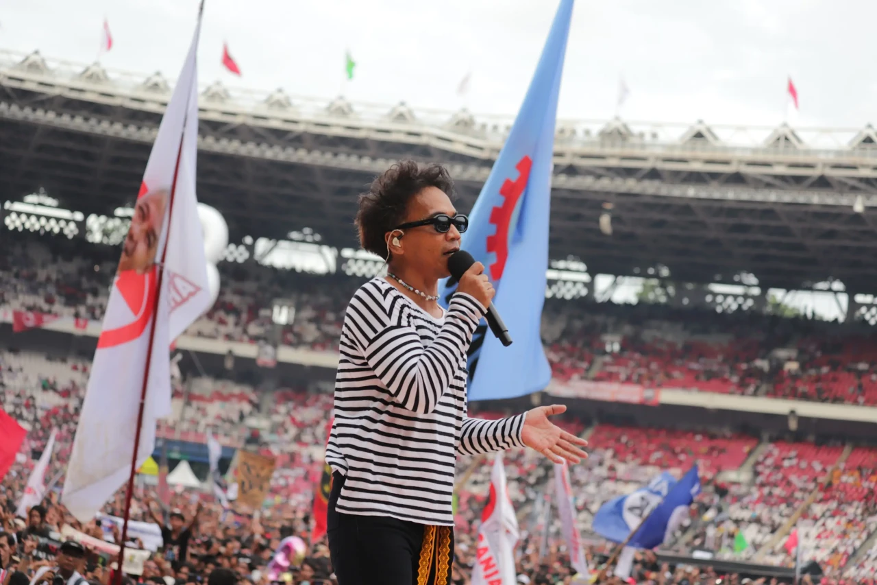 Aksi Slank Meriahkan...