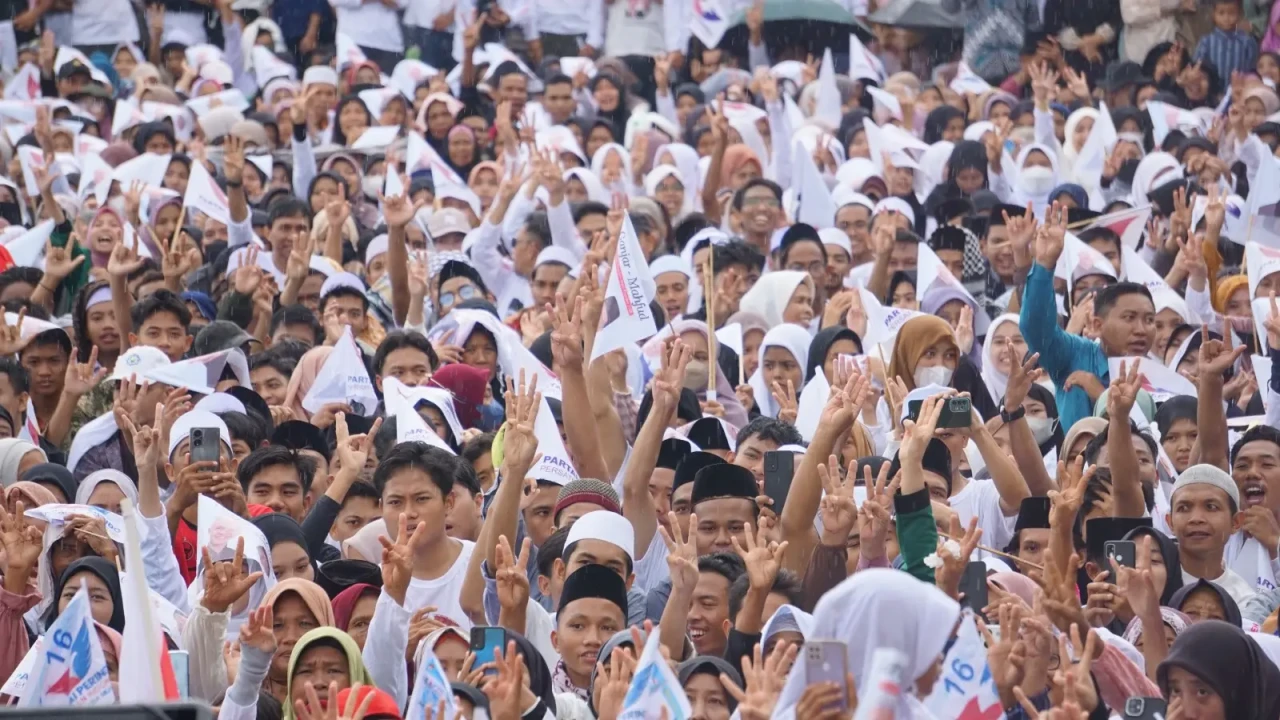 Ribuan Simpatisan Hadiri...