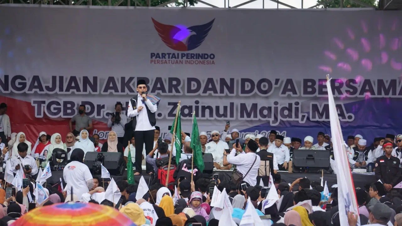 Ribuan Simpatisan Hadiri...
