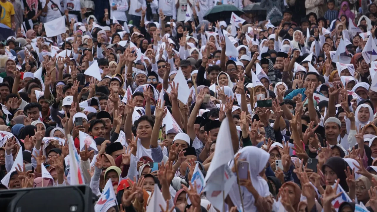 Ribuan Simpatisan Hadiri...