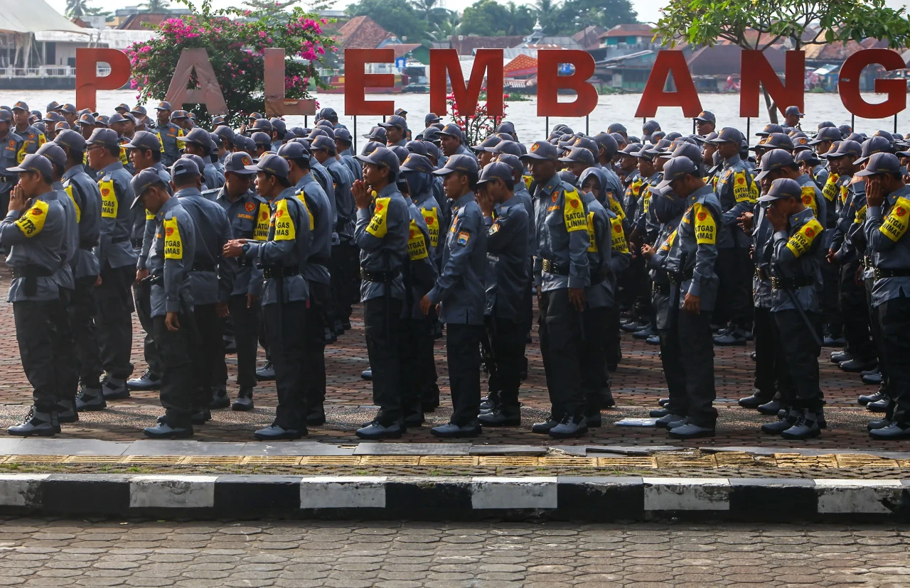 Minggir Wir! Anggota...