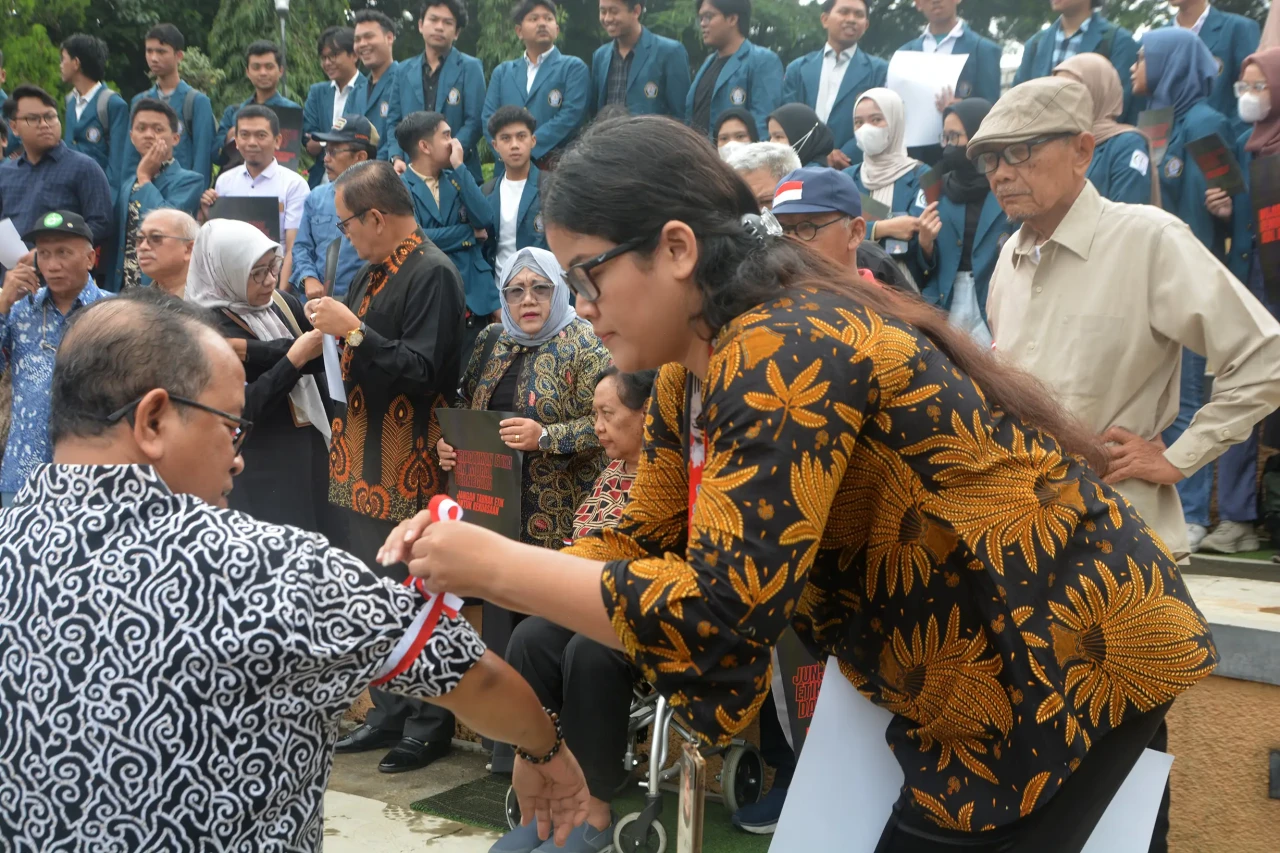 Guru Besar hingga BEM...