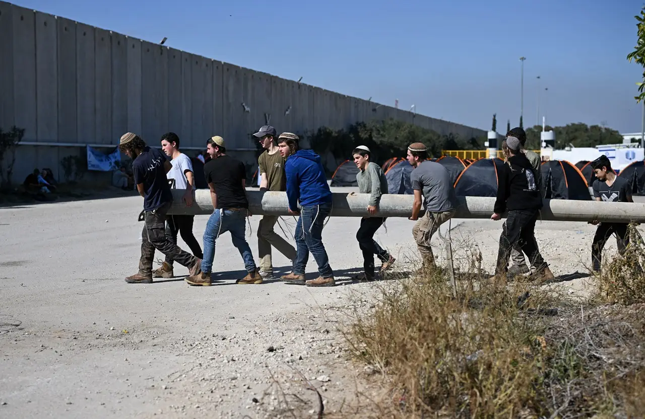 Warga Israel Blokade...