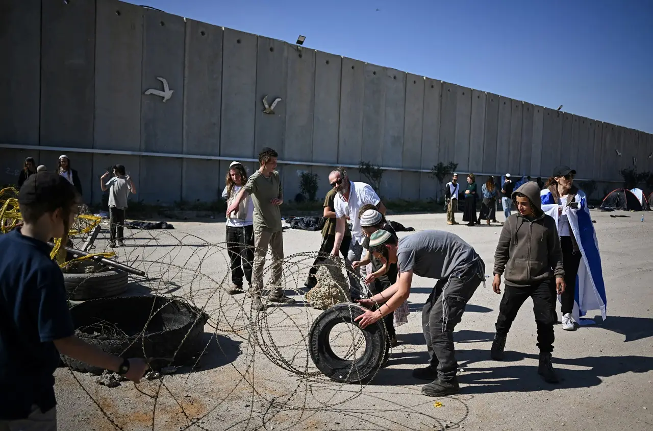 Warga Israel Blokade...