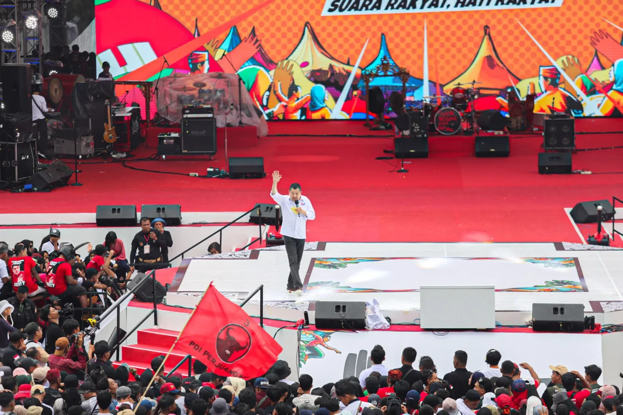 Hary Tanoesoedibjo Hadiri...