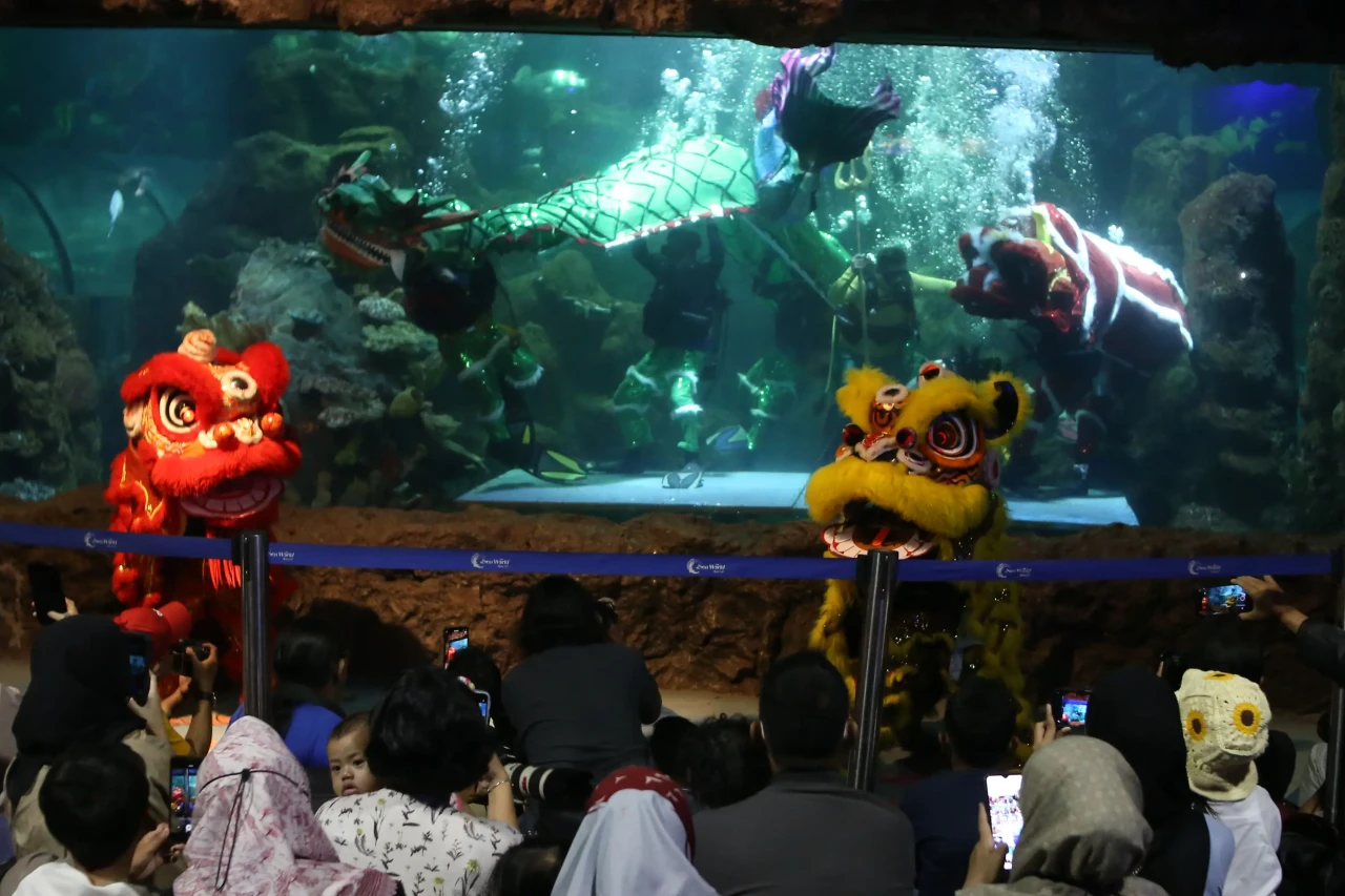 Sambut Imlek dan Libur...