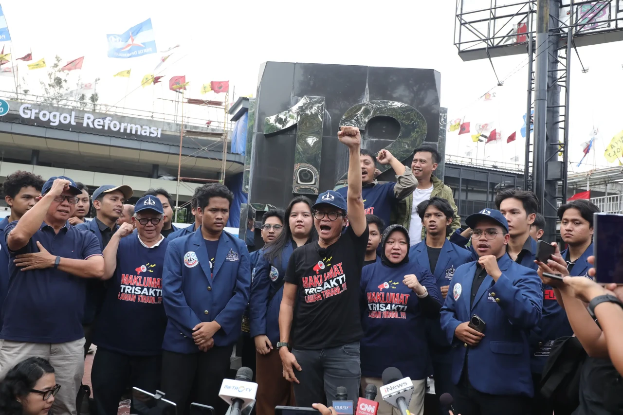 Pembacaan Maklumat Trisakti...