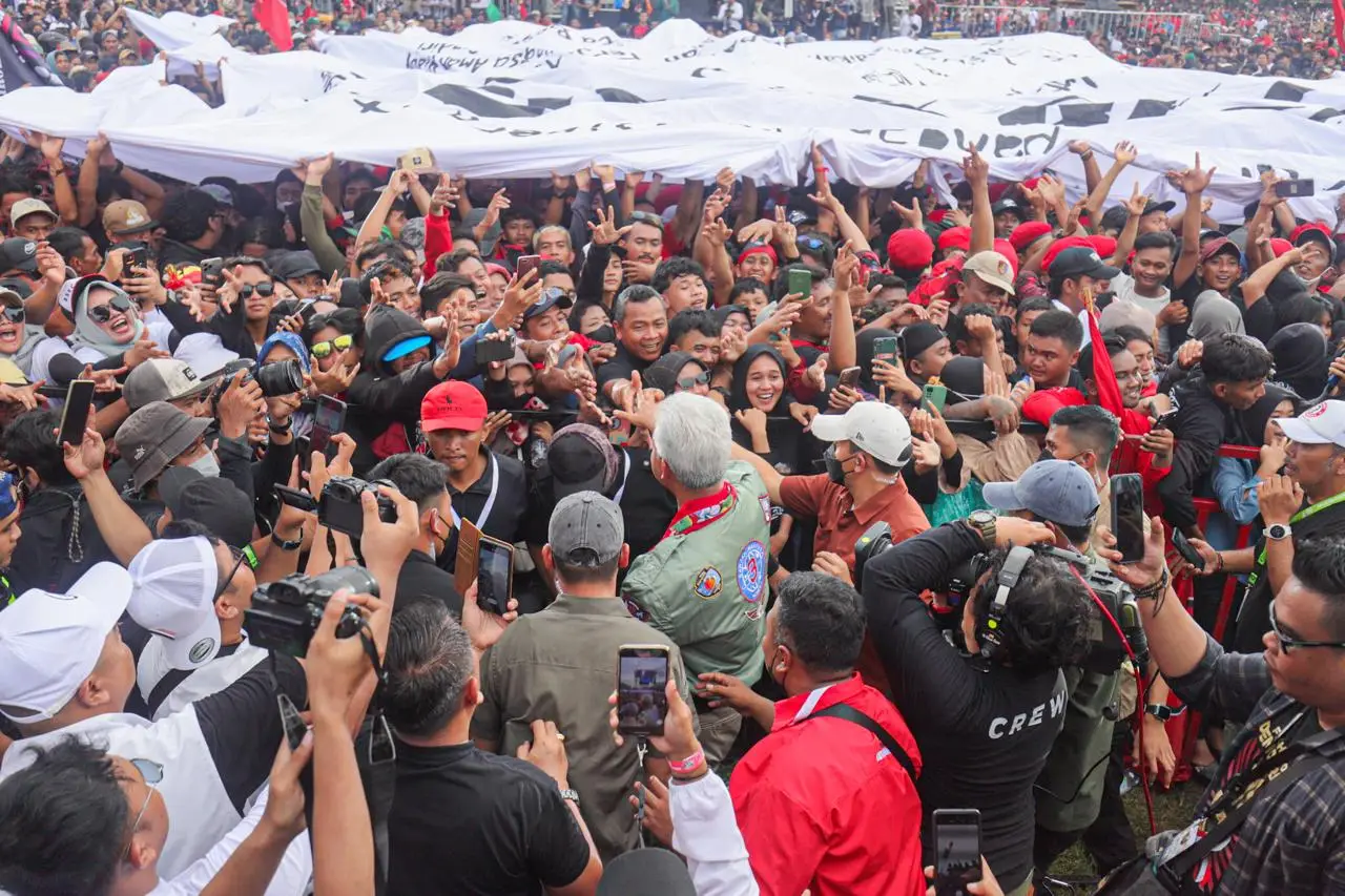 Lautan Manusia Penuhi...