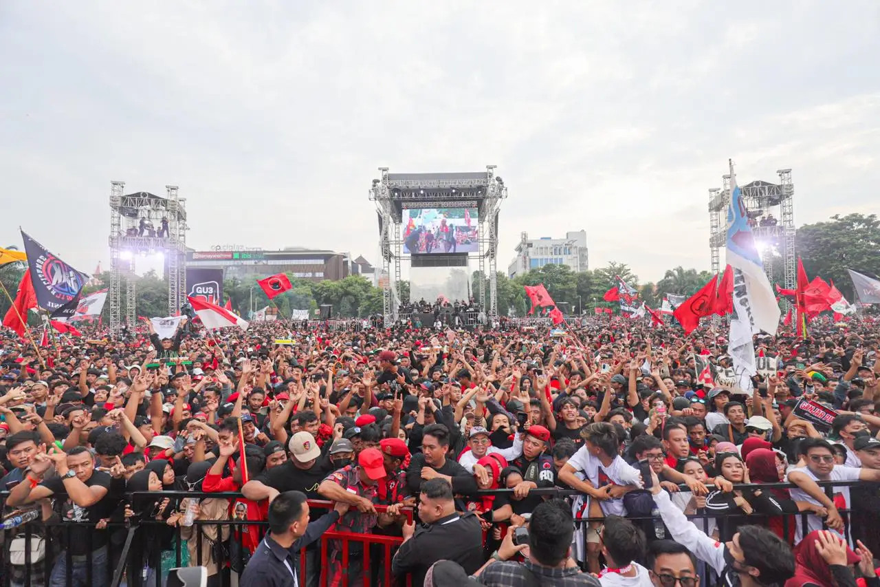 Lautan Manusia Penuhi...