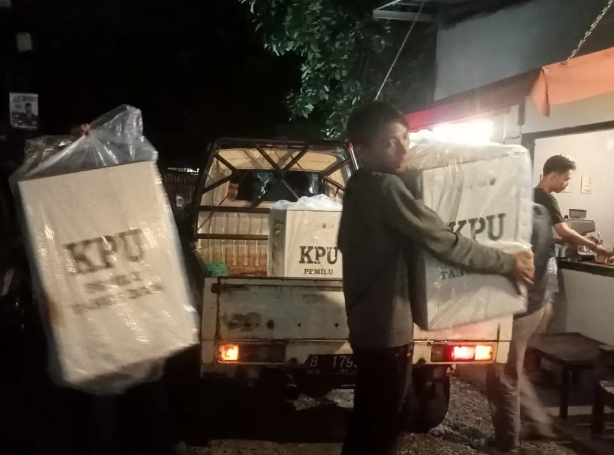 Melihat Persiapan Pemungutan...