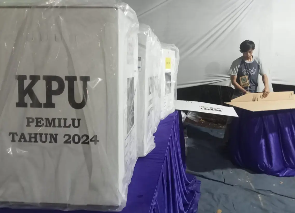 Melihat Persiapan Pemungutan...