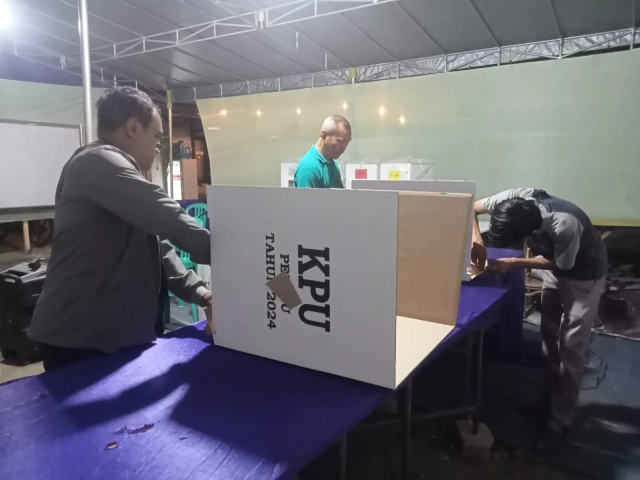 Melihat Persiapan Pemungutan...