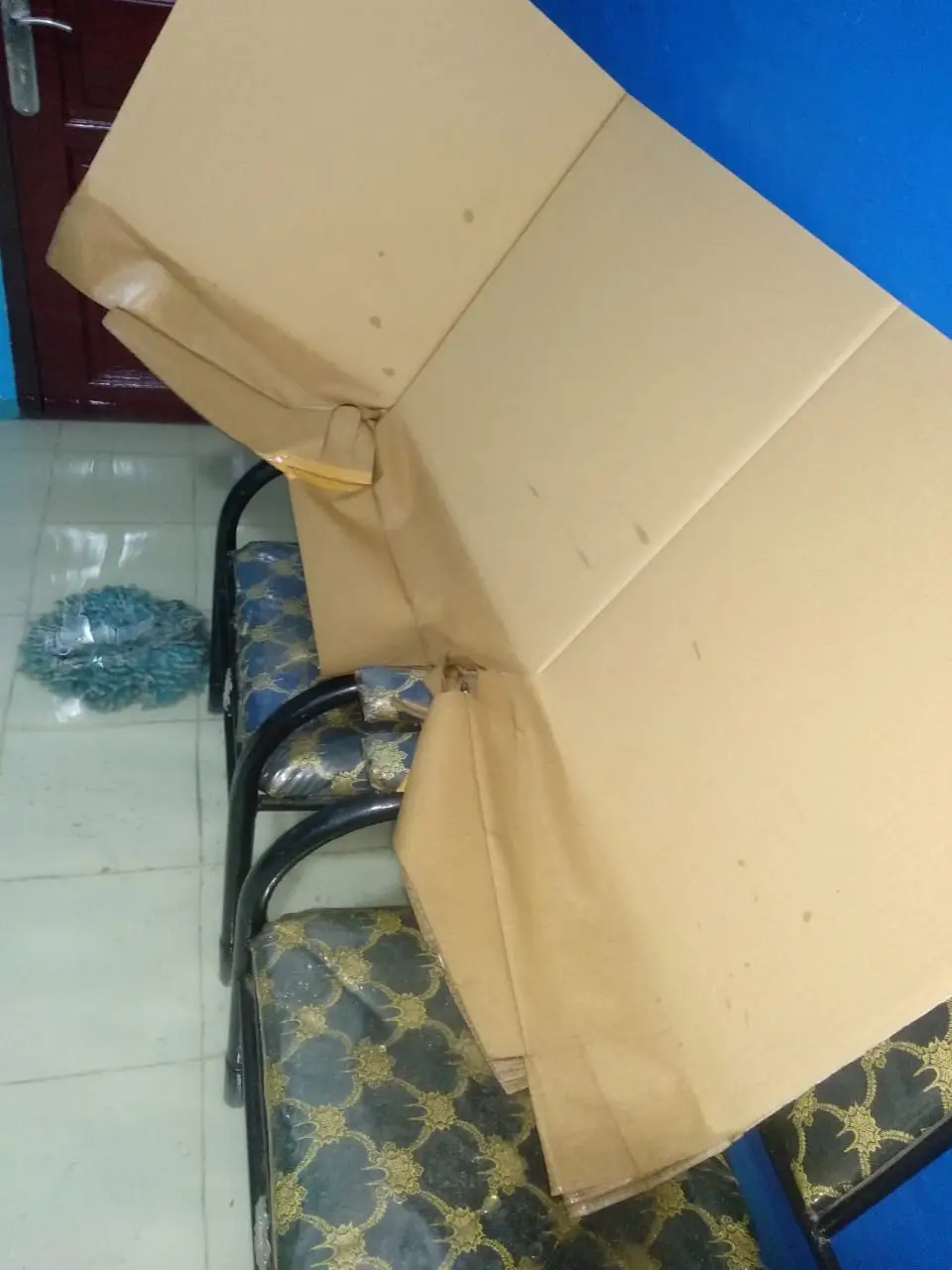 Terendam Banjir, Kotak...