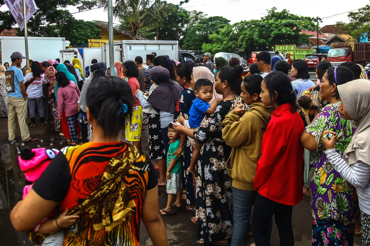 Potret Antrian Warga...