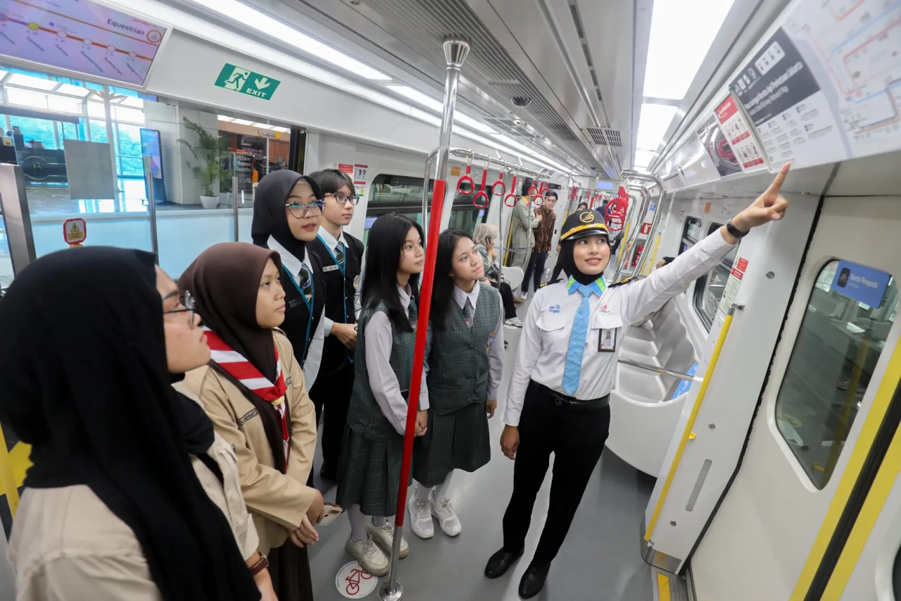 LRT Jakarta Jembatani...