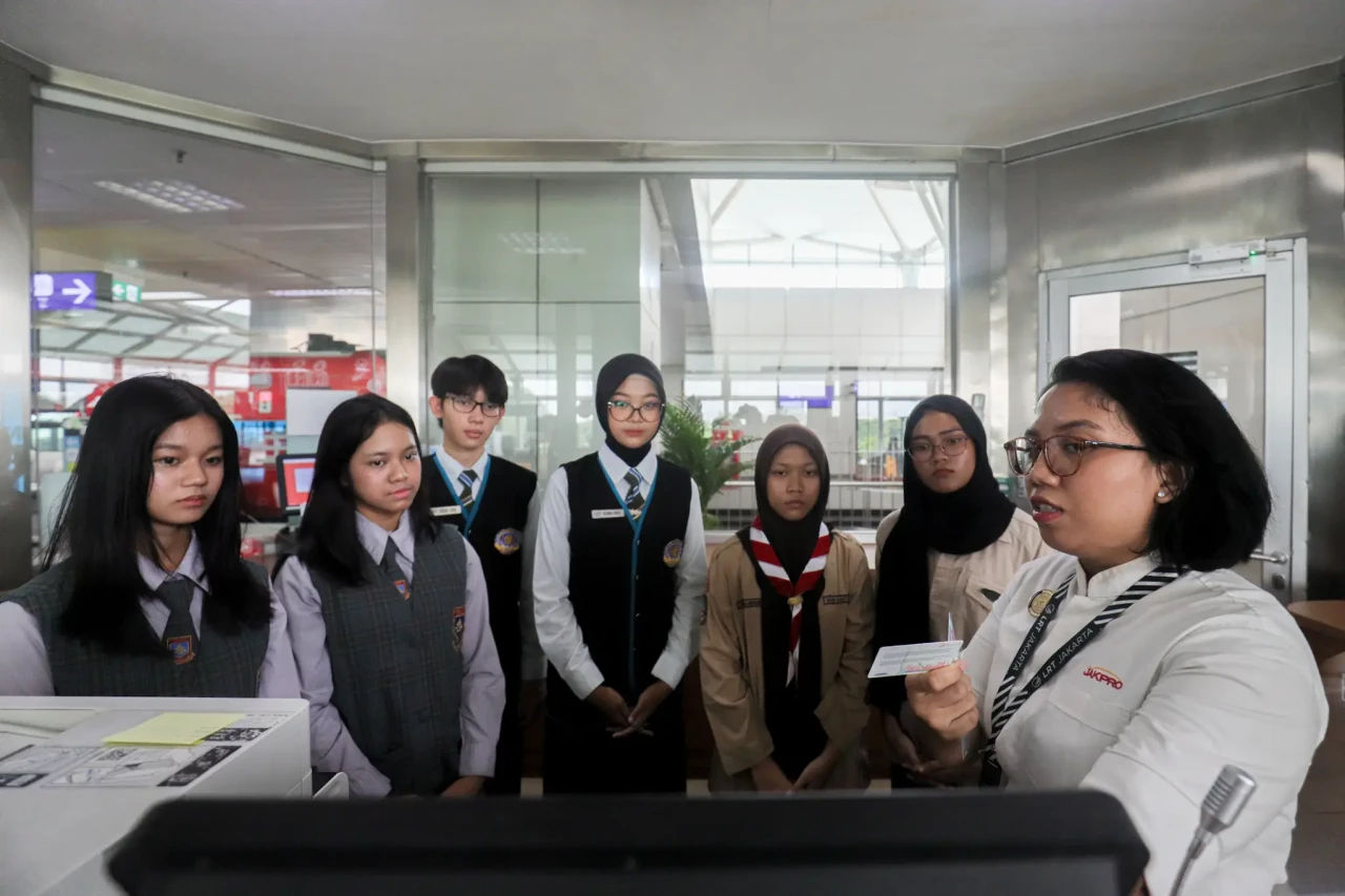 LRT Jakarta Jembatani...