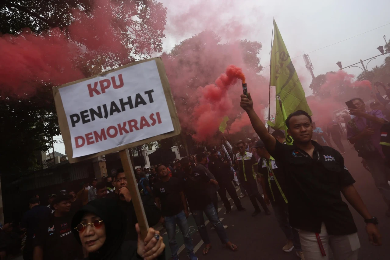 Tuntut Audit Forensik...