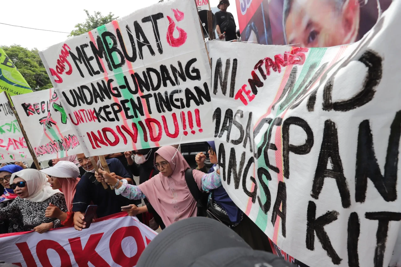 Tuntut Audit Forensik...