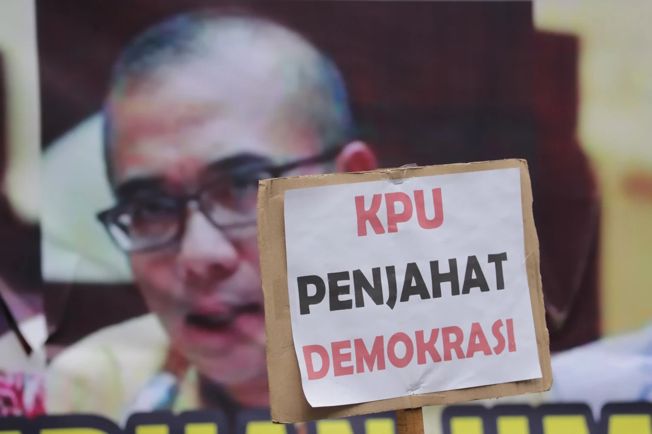Tuntut Audit Forensik...