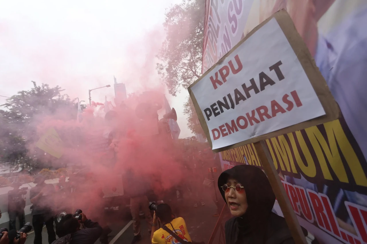 Tuntut Audit Forensik...