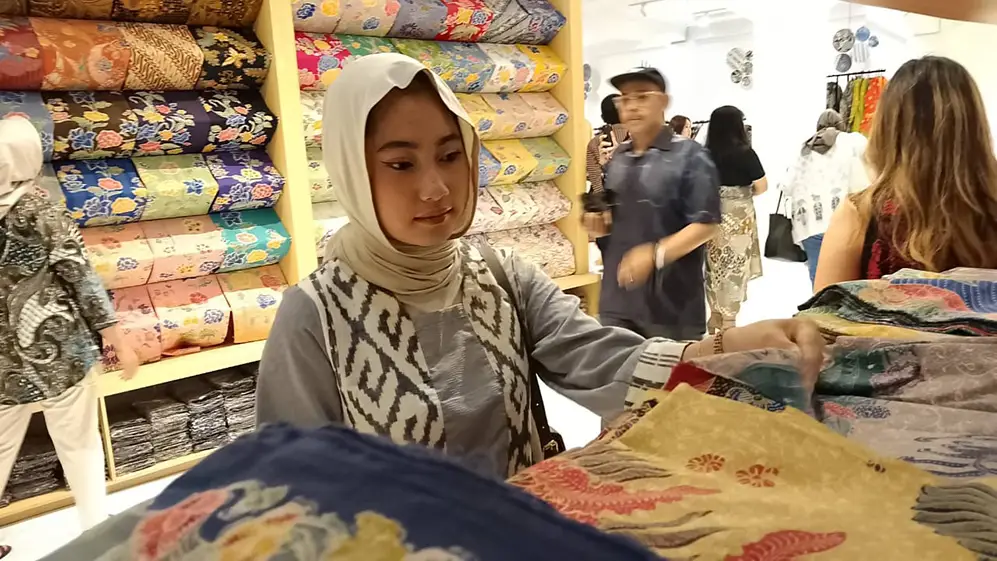 Batik Benang Ratu Kembangkan...
