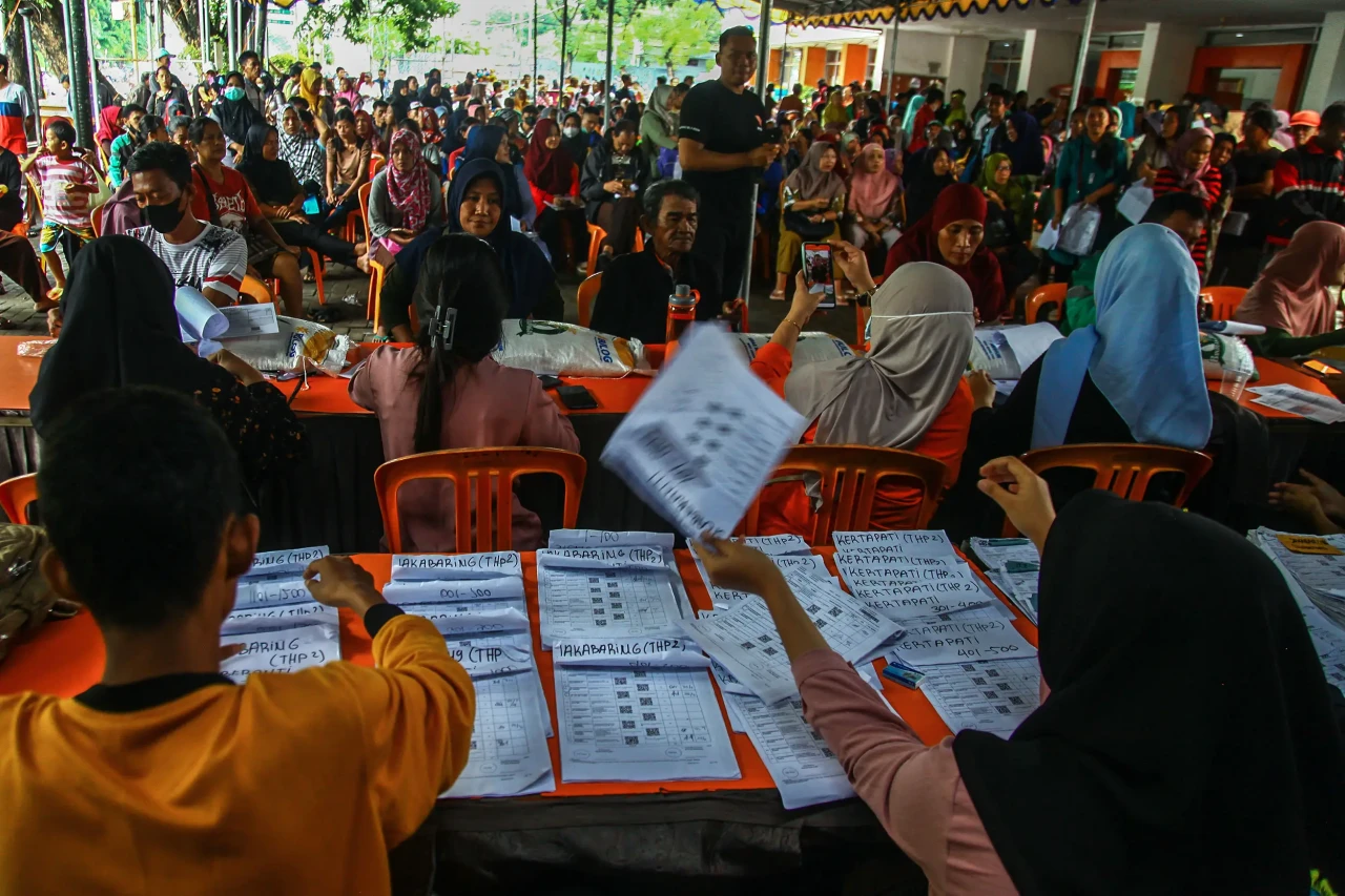 Potret Pembagian Bantuan...