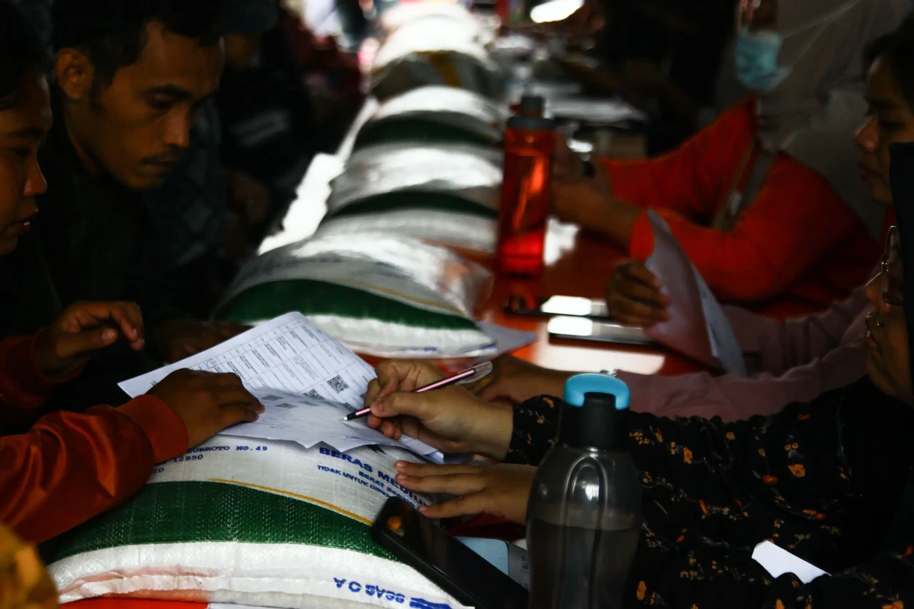 Potret Pembagian Bantuan...