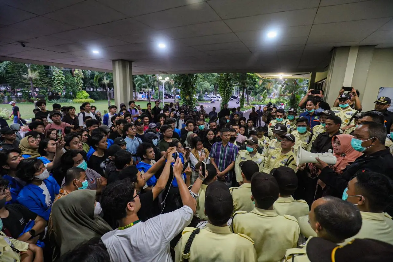 Demo Rektor Universitas...