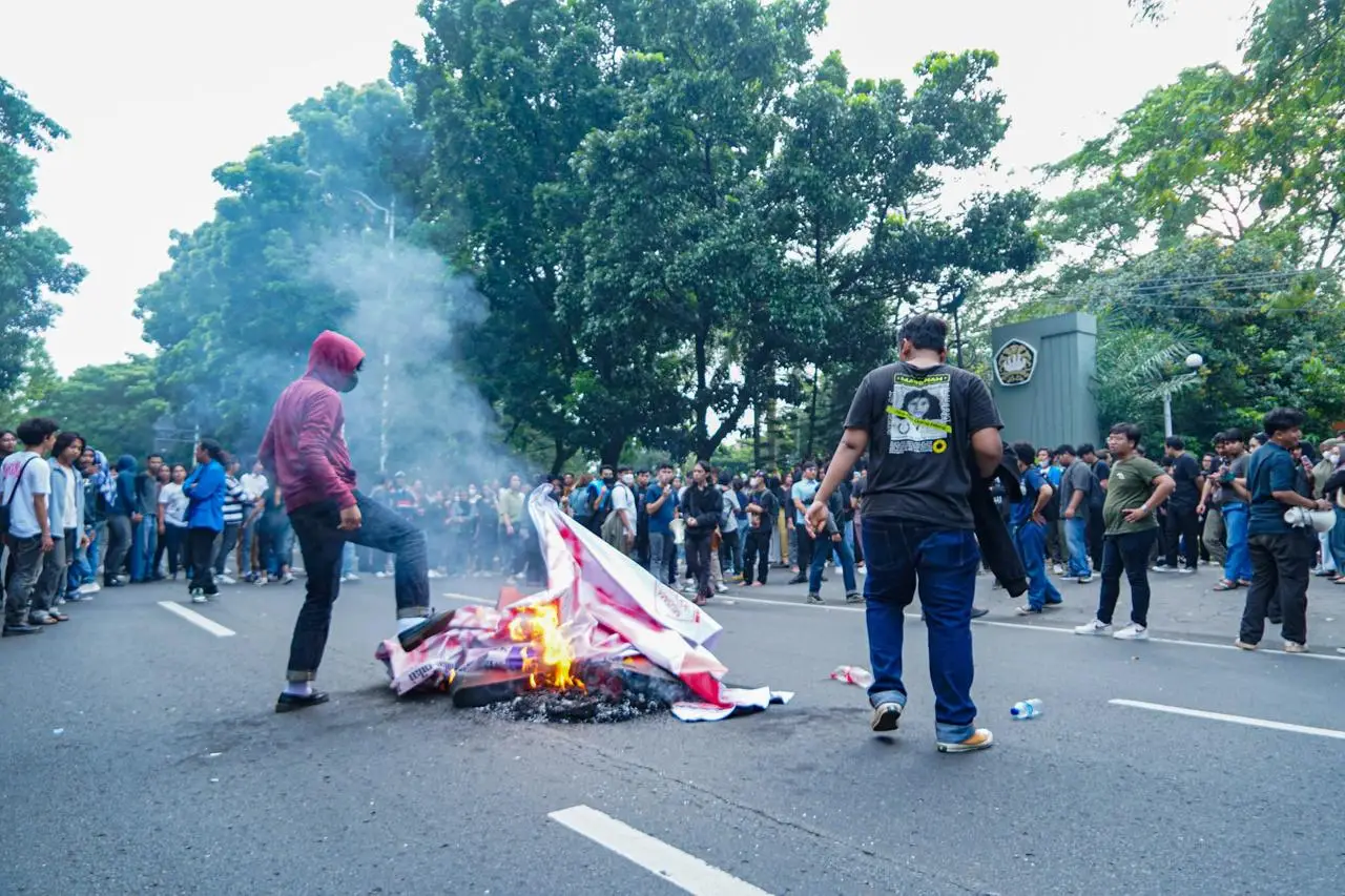 Demo Rektor Universitas...