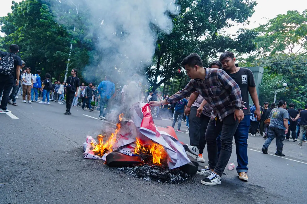 Demo Rektor Universitas...